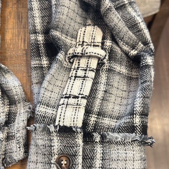 Oli & Hali Unique Black and Gray and Cream Plaid Pullover, Oversized - Picture 5 of 7